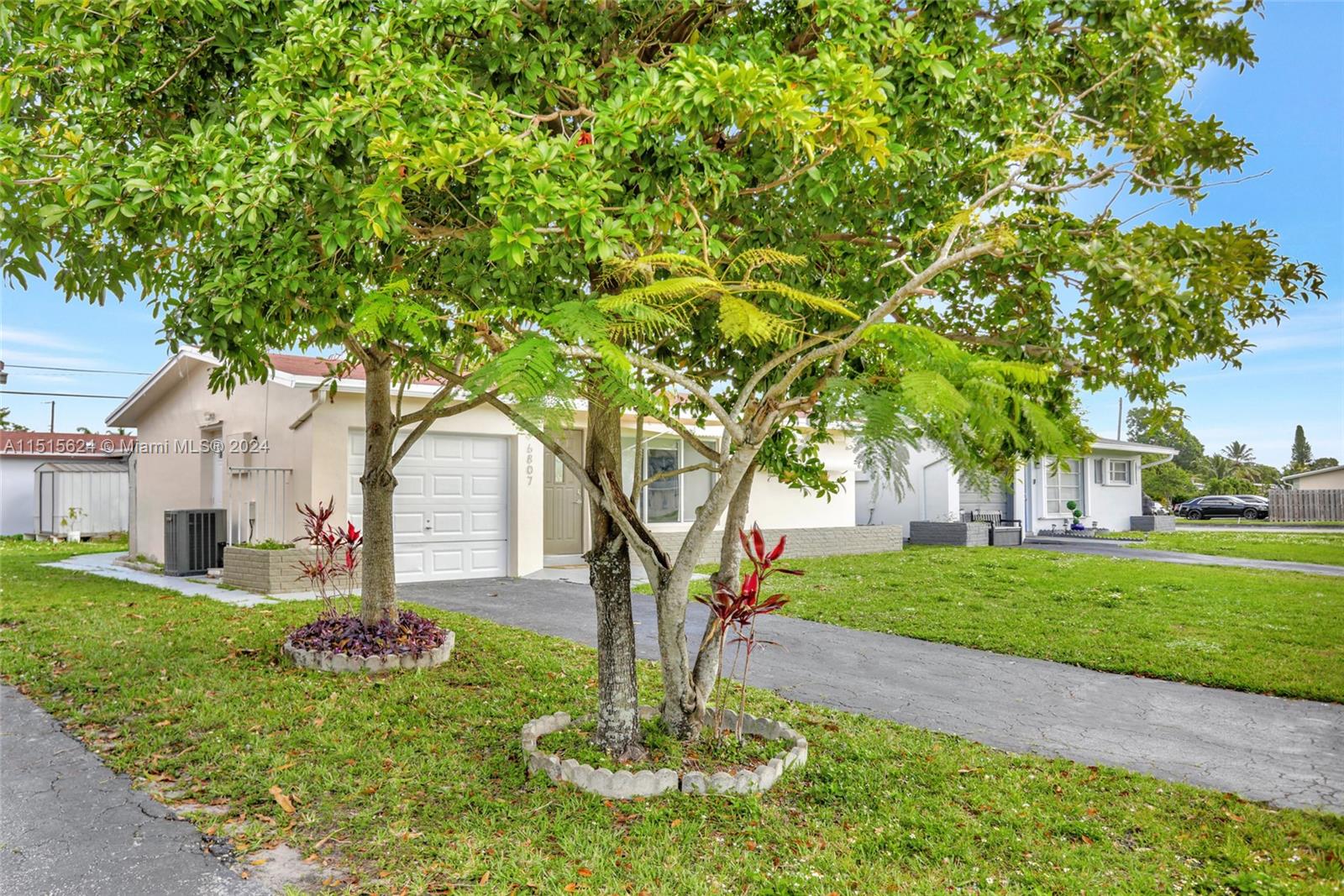 6807 29th St, Sunrise, FL, 33313 United States, 3 Bedrooms Bedrooms, ,2 BathroomsBathrooms,Residential,For Sale,29th St,A11515624