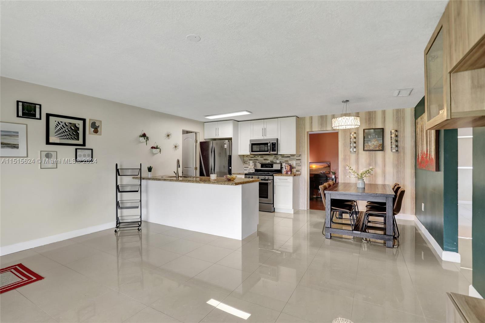 6807 29th St, Sunrise, FL, 33313 United States, 3 Bedrooms Bedrooms, ,2 BathroomsBathrooms,Residential,For Sale,29th St,A11515624