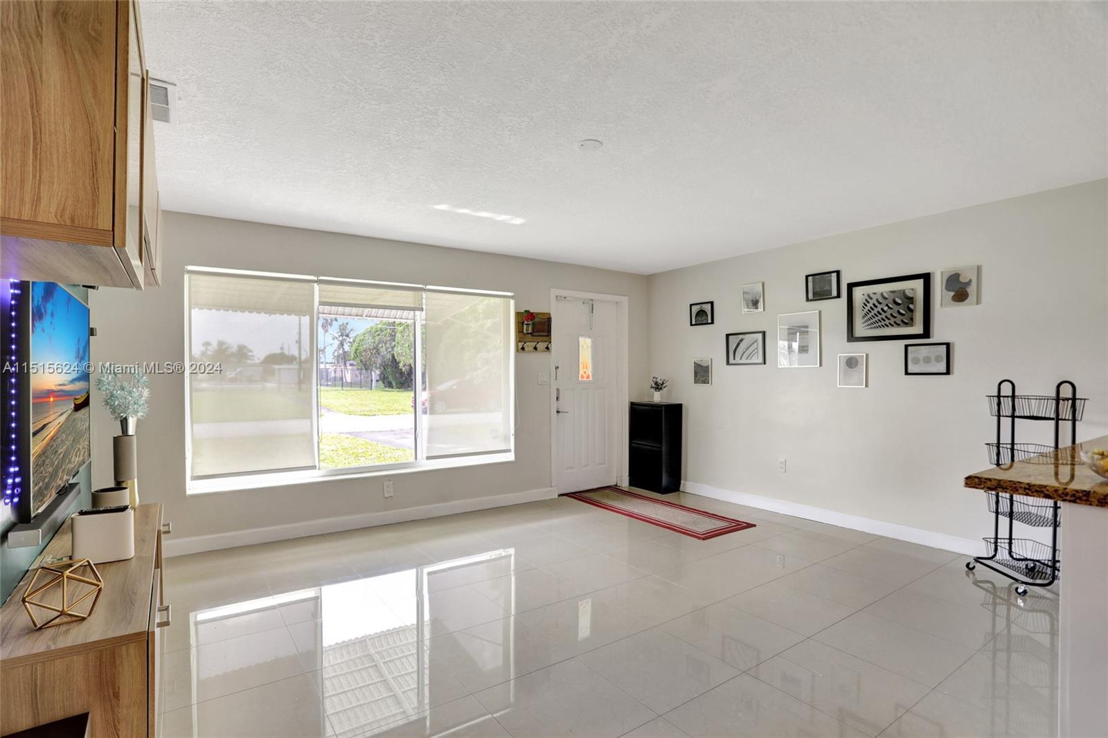 6807 29th St, Sunrise, FL, 33313 United States, 3 Bedrooms Bedrooms, ,2 BathroomsBathrooms,Residential,For Sale,29th St,A11515624