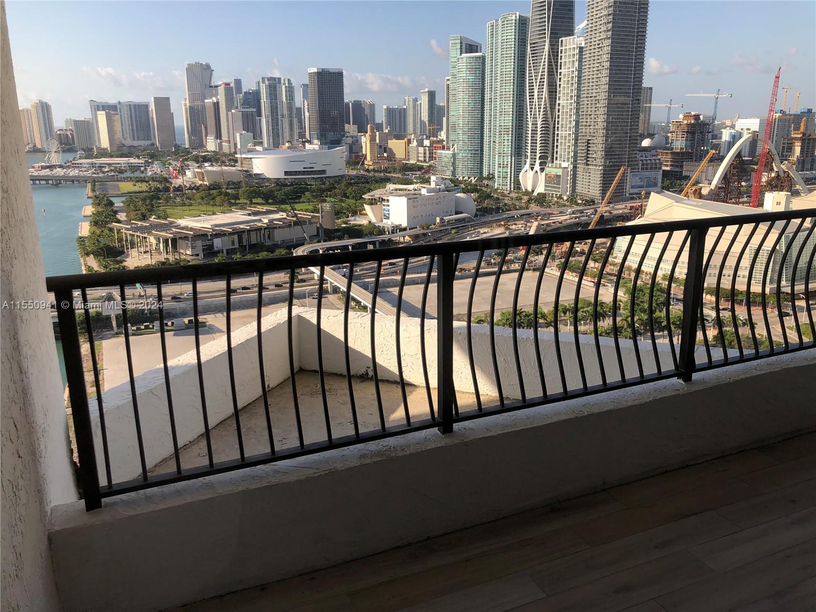 555 NE 15th St 32J, Miami, Florida 33132, 1 Bedroom Bedrooms, ,1 BathroomBathrooms,Residential,For Sale,555 NE 15th St 32J,A11550941