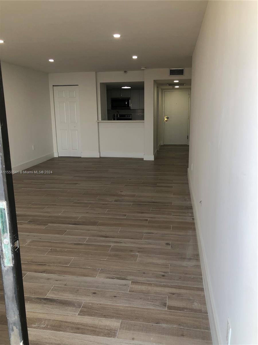 555 NE 15th St 32J, Miami, Florida 33132, 1 Bedroom Bedrooms, ,1 BathroomBathrooms,Residential,For Sale,555 NE 15th St 32J,A11550941