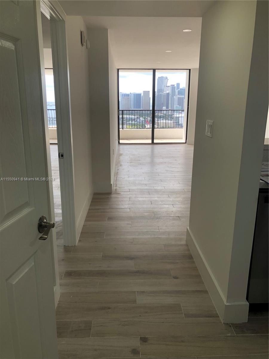 555 15th St, Miami, FL, 33132 United States, 1 Bedroom Bedrooms, ,1 BathroomBathrooms,Residential,For Sale,15th St,A11550941