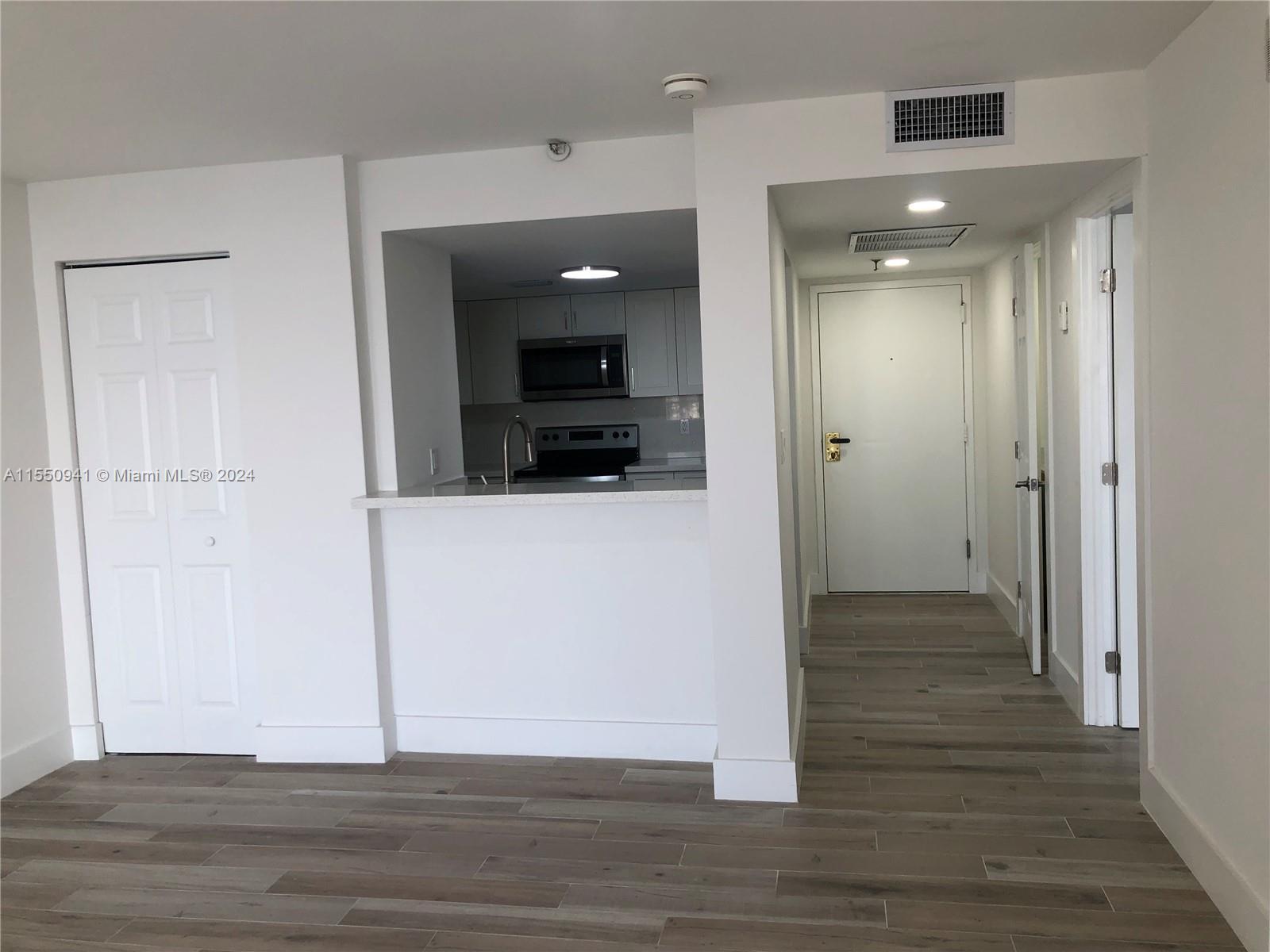 555 NE 15th St 32J, Miami, Florida 33132, 1 Bedroom Bedrooms, ,1 BathroomBathrooms,Residential,For Sale,555 NE 15th St 32J,A11550941