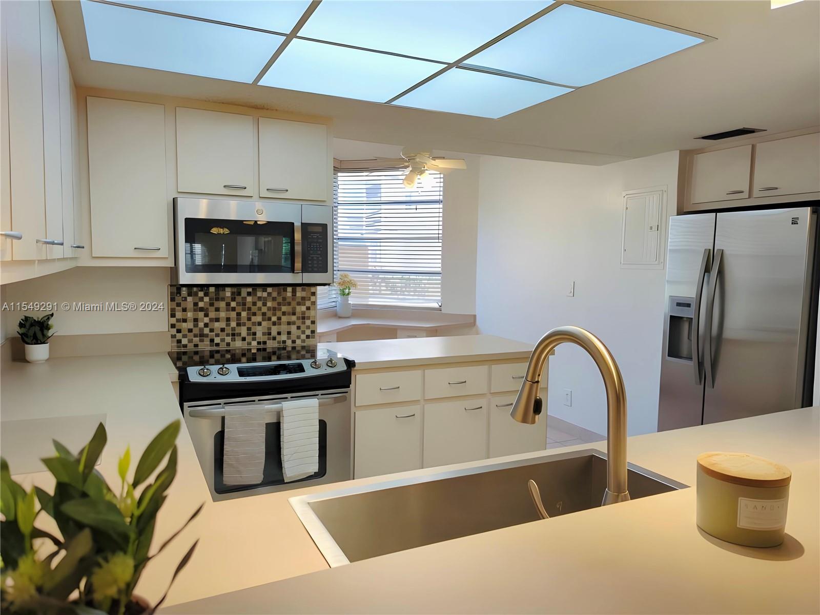 9531 Seagrape Dr 108, Davie, Florida 33324, 3 Bedrooms Bedrooms, ,2 BathroomsBathrooms,Residentiallease,For Rent,9531 Seagrape Dr 108,A11549291