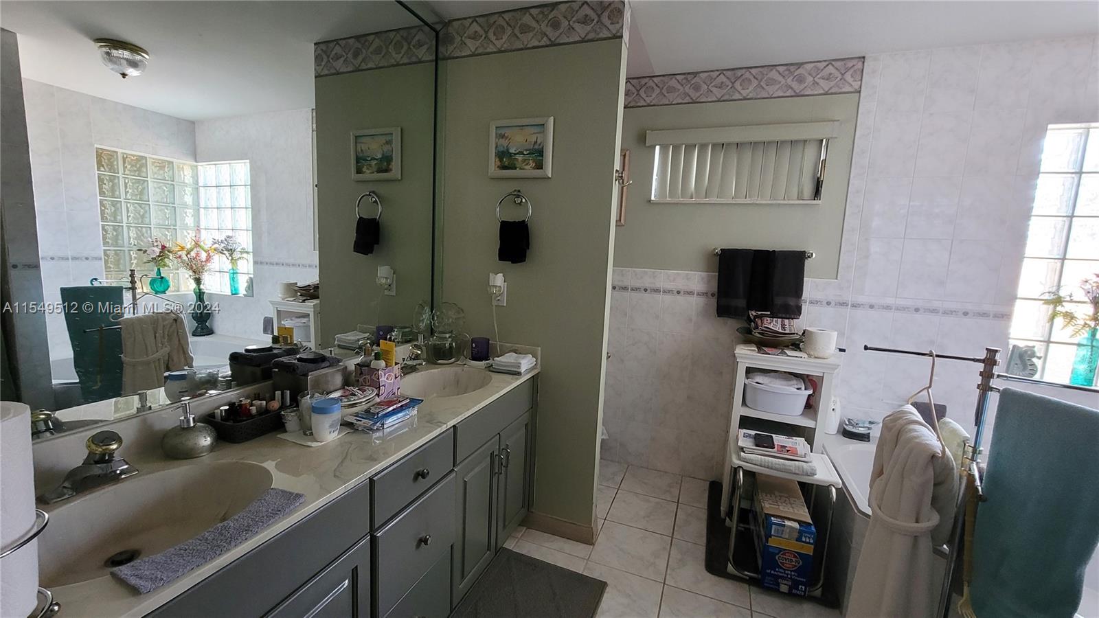 Miami, FL, 33187 United States, 4 Bedrooms Bedrooms, ,2 BathroomsBathrooms,Residential,For Sale,A11549512