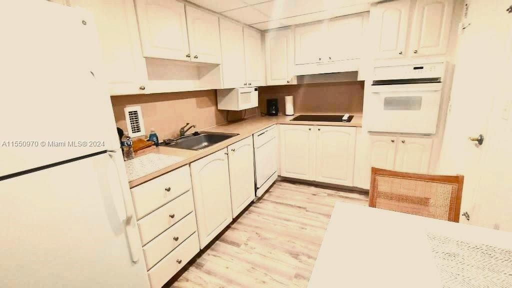 4001 Ocean Dr, Hollywood, FL, 33019 United States, 1 Bedroom Bedrooms, ,1 BathroomBathrooms,Residential,For Sale,Ocean Dr,A11550970