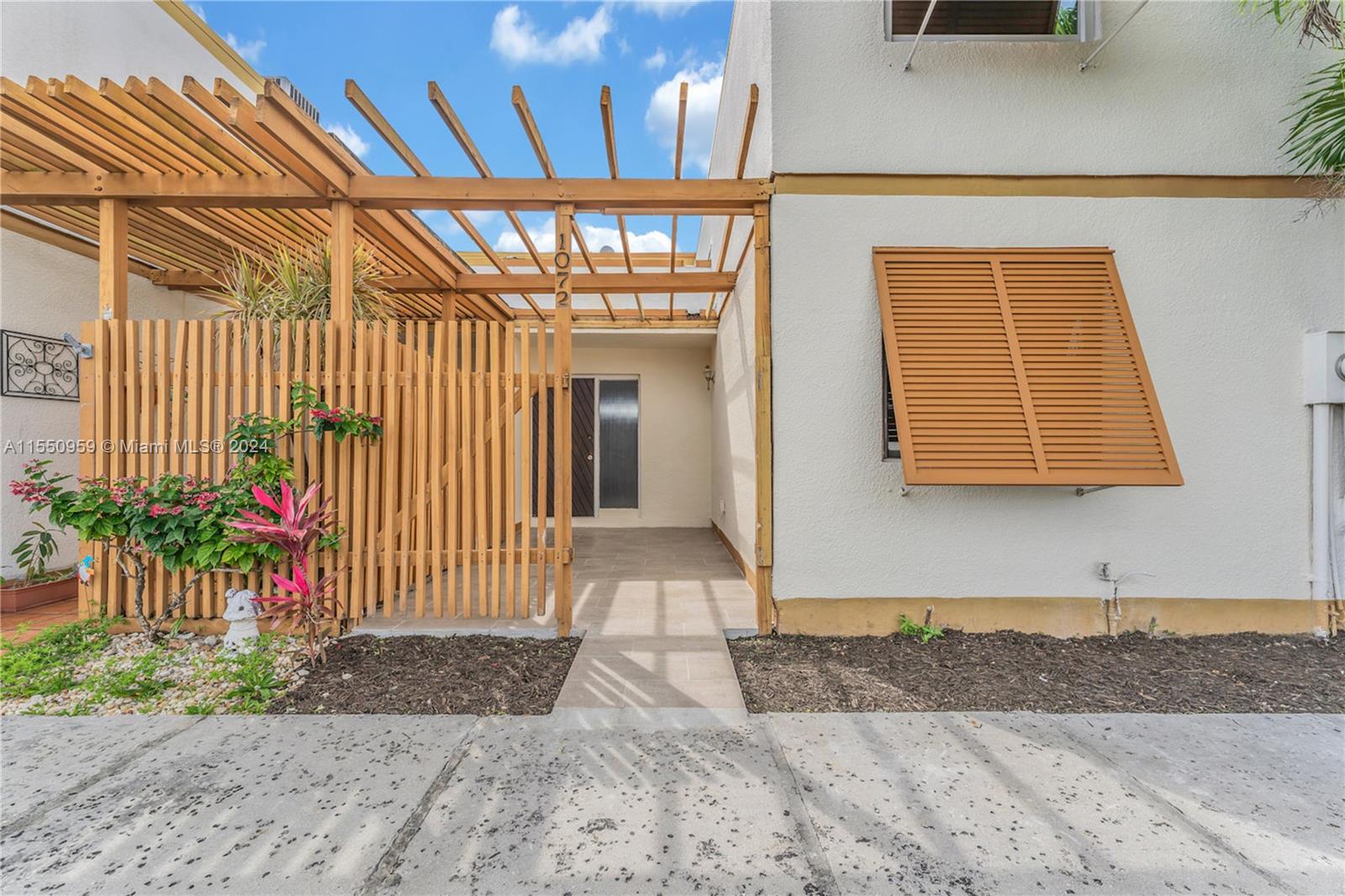 1072 131st Pl Ct, Miami, FL, 33184 United States, 3 Bedrooms Bedrooms, ,3 BathroomsBathrooms,Residential,For Sale,131st Pl Ct,A11550959