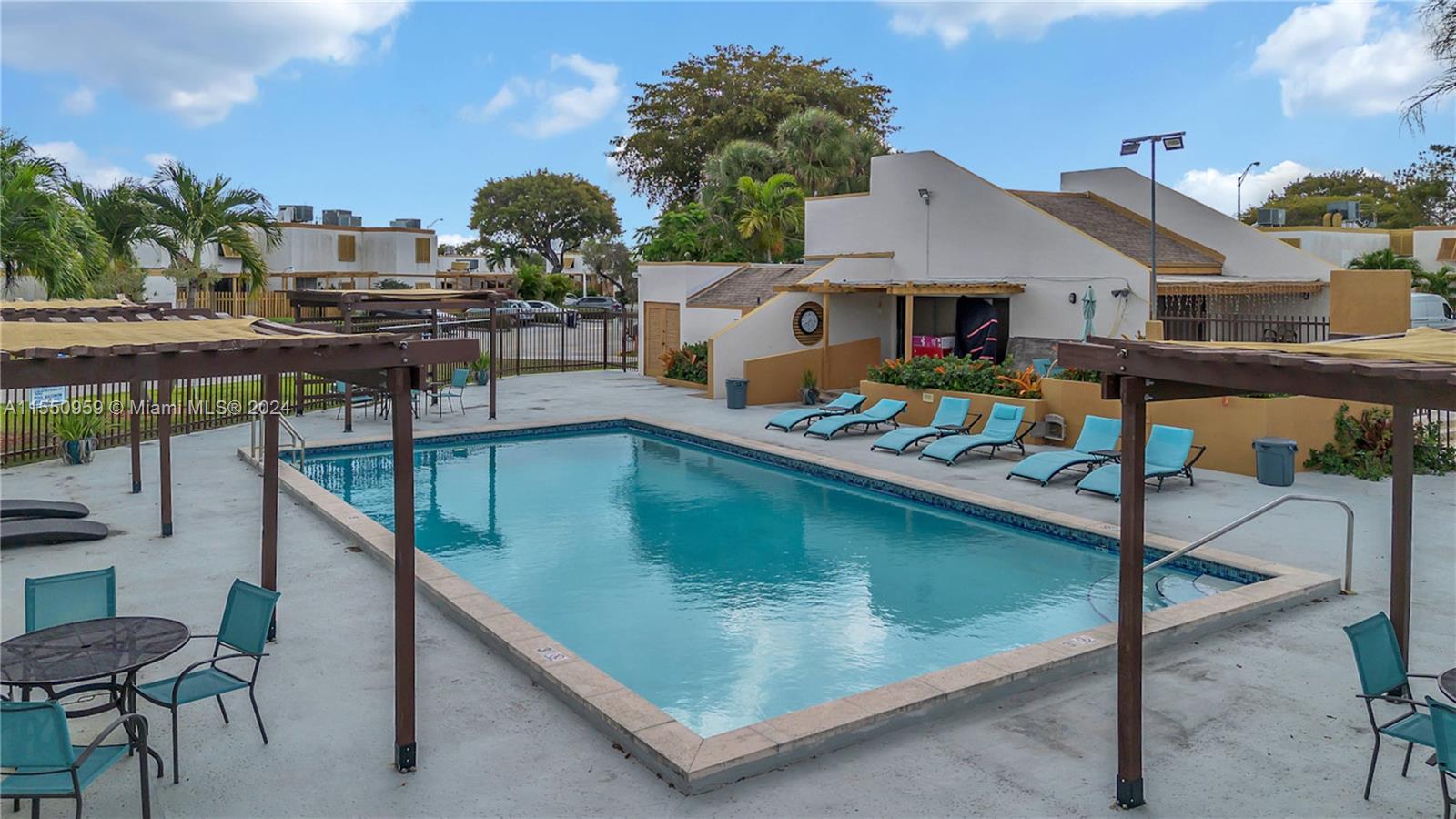 1072 131st Pl Ct, Miami, FL, 33184 United States, 3 Bedrooms Bedrooms, ,3 BathroomsBathrooms,Residential,For Sale,131st Pl Ct,A11550959