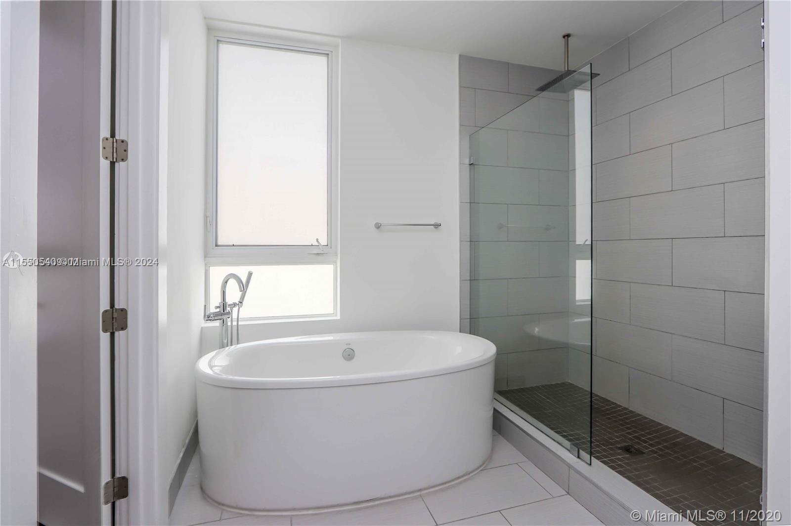 9113 NW 33rd St 9113, Doral, Florida 33172, 4 Bedrooms Bedrooms, ,3 BathroomsBathrooms,Residentiallease,For Rent,9113 NW 33rd St 9113,A11550540