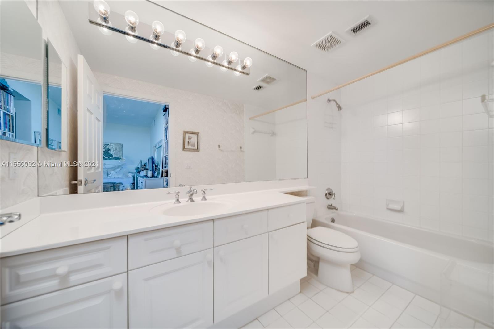 6001 Ocean Dr, Hollywood, FL, 33019 United States, 3 Bedrooms Bedrooms, ,3 BathroomsBathrooms,Residential,For Sale,Ocean Dr,A11550992