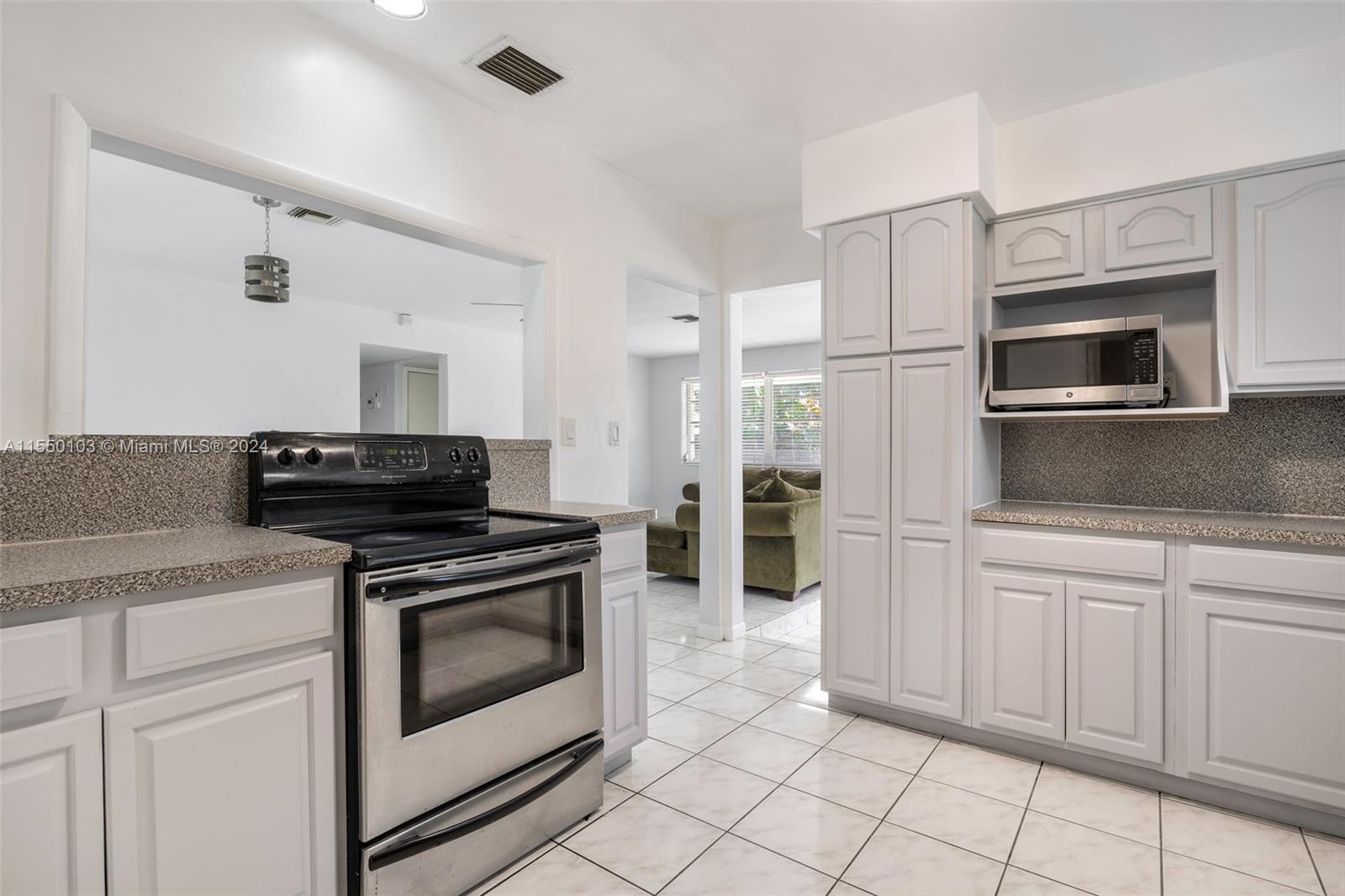 8762 192nd St, Cutler Bay, FL, 33157 United States, 3 Bedrooms Bedrooms, ,2 BathroomsBathrooms,Residential,For Sale,192nd St,A11550103