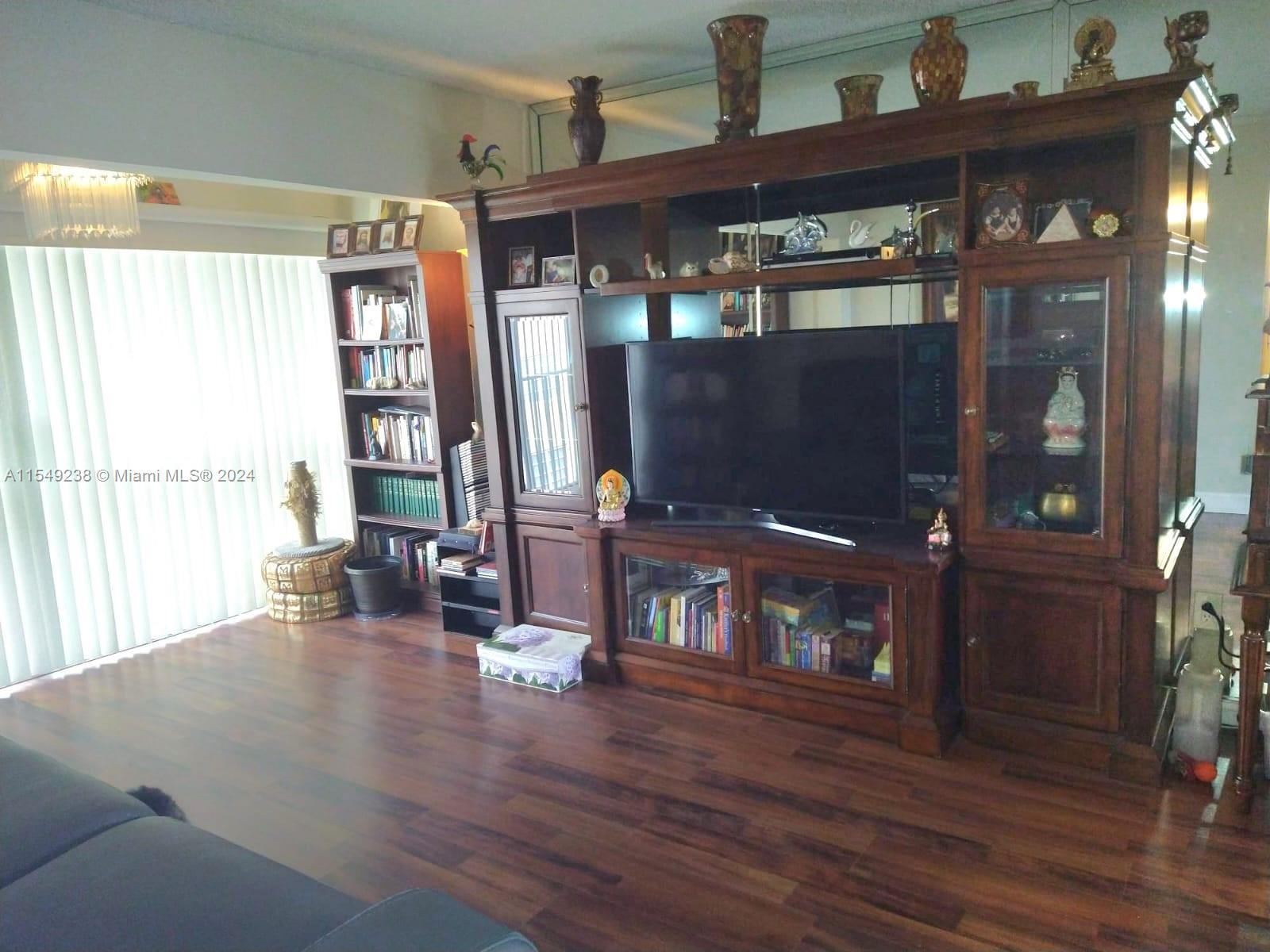 8893 Fontainebleau Blvd, Miami, FL, 33172 United States, 2 Bedrooms Bedrooms, ,2 BathroomsBathrooms,Residential,For Sale,Fontainebleau Blvd,A11549238