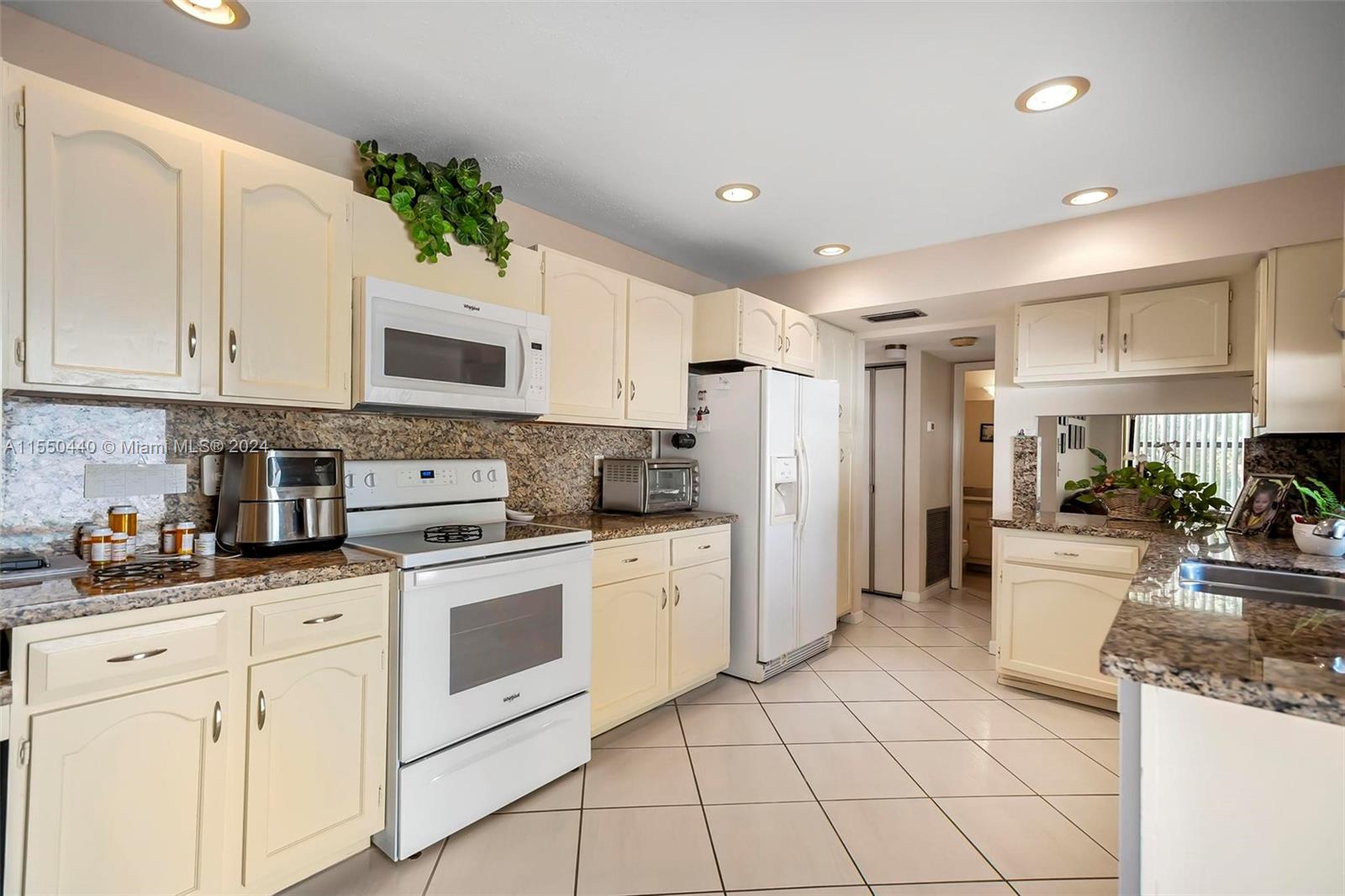 2880 Evergreen Way, Cooper City, FL, 33026 United States, 3 Bedrooms Bedrooms, ,2 BathroomsBathrooms,Residential,For Sale,Evergreen Way,A11550440