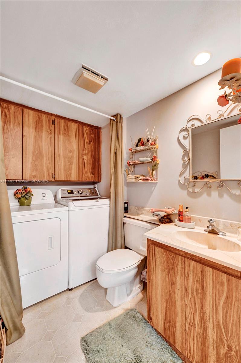 9119 19th Ct, Davie, FL, 33324 United States, 2 Bedrooms Bedrooms, ,2 BathroomsBathrooms,Residential,For Sale,19th Ct,A11550881