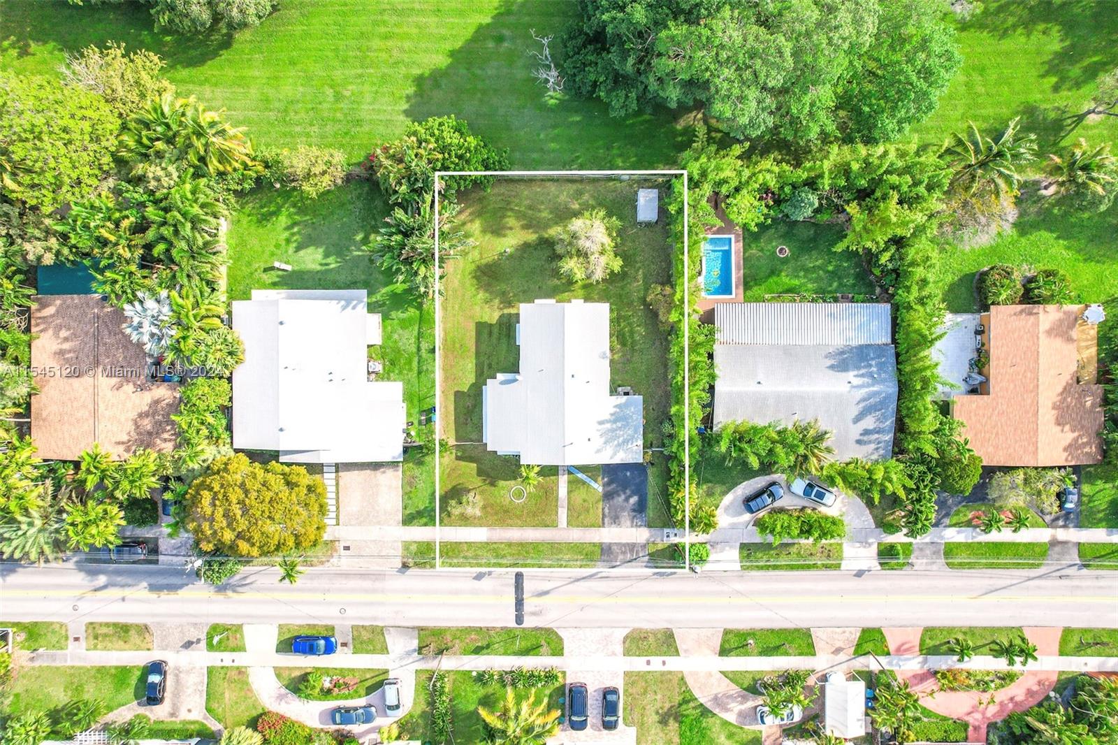 2450 209th Ter, Miami, FL, 33180 United States, 3 Bedrooms Bedrooms, ,2 BathroomsBathrooms,Residential,For Sale,209th Ter,A11545120