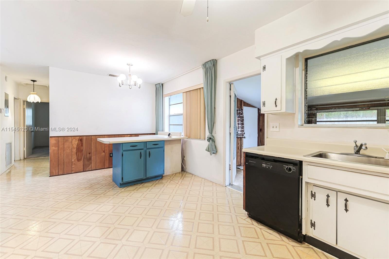 2450 209th Ter, Miami, FL, 33180 United States, 3 Bedrooms Bedrooms, ,2 BathroomsBathrooms,Residential,For Sale,209th Ter,A11545120
