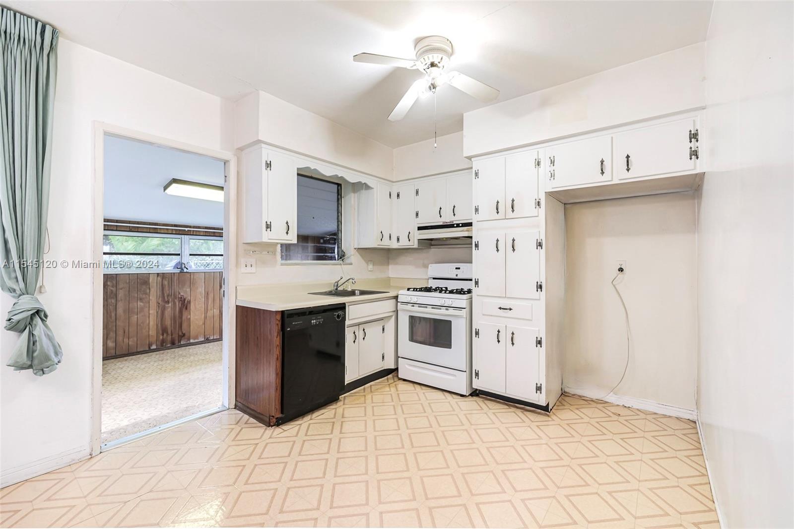 2450 209th Ter, Miami, FL, 33180 United States, 3 Bedrooms Bedrooms, ,2 BathroomsBathrooms,Residential,For Sale,209th Ter,A11545120