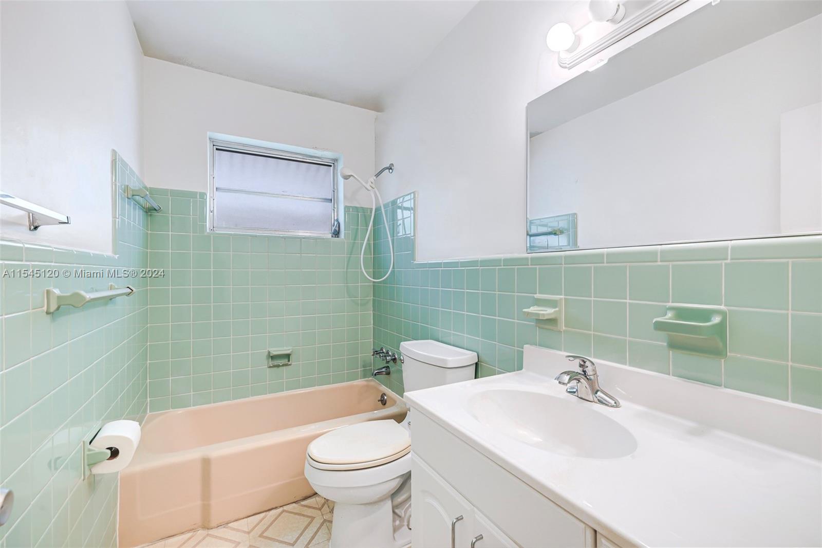2450 209th Ter, Miami, FL, 33180 United States, 3 Bedrooms Bedrooms, ,2 BathroomsBathrooms,Residential,For Sale,209th Ter,A11545120