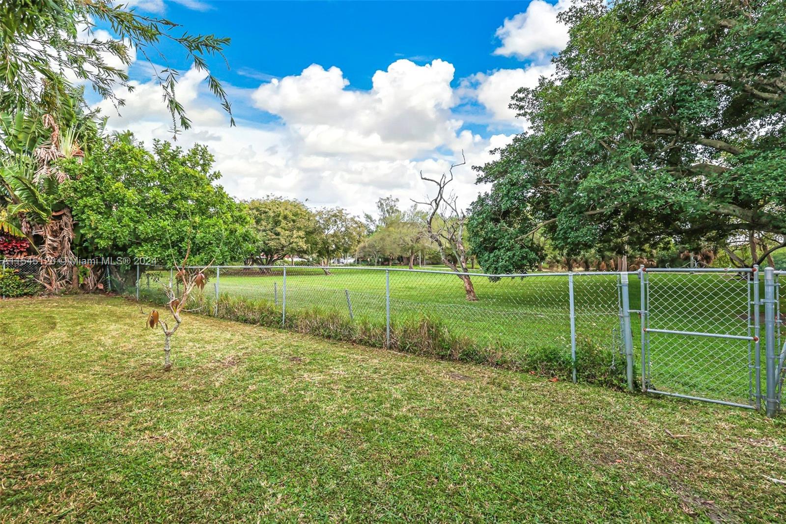 2450 209th Ter, Miami, FL, 33180 United States, 3 Bedrooms Bedrooms, ,2 BathroomsBathrooms,Residential,For Sale,209th Ter,A11545120