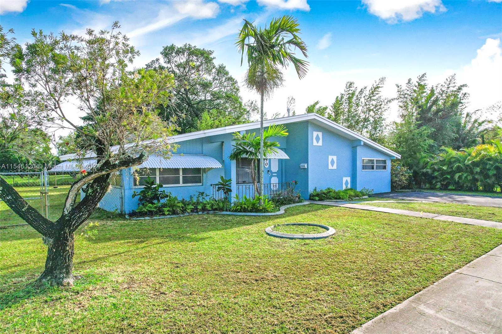 2450 209th Ter, Miami, FL, 33180 United States, 3 Bedrooms Bedrooms, ,2 BathroomsBathrooms,Residential,For Sale,209th Ter,A11545120