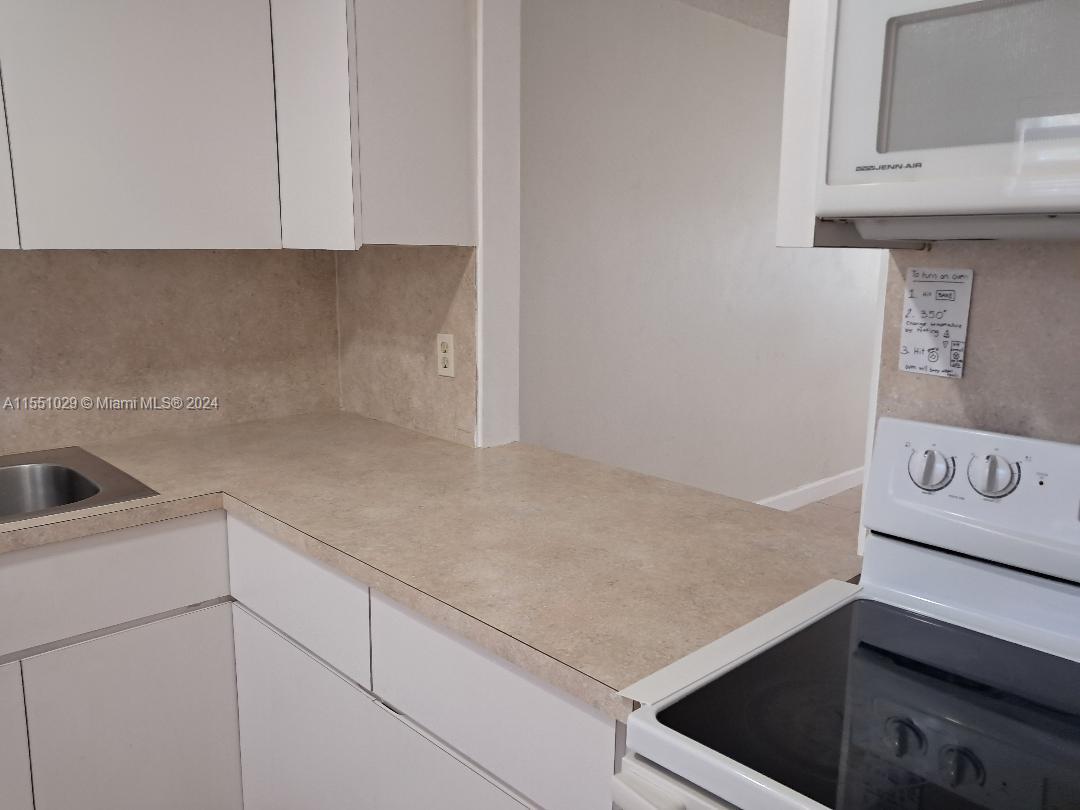 300 Berkley Rd, Hollywood, FL, 33024 United States, 1 Bedroom Bedrooms, ,1 BathroomBathrooms,Residential,For Sale,Berkley Rd,A11551029