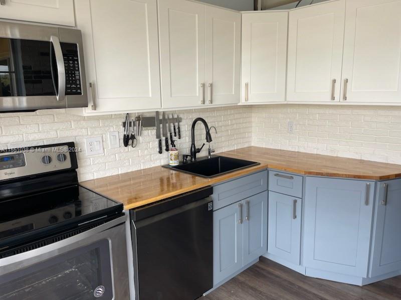 Lauderhill, FL, 33319 United States, 2 Bedrooms Bedrooms, ,2 BathroomsBathrooms,Residential,For Sale,A11551038