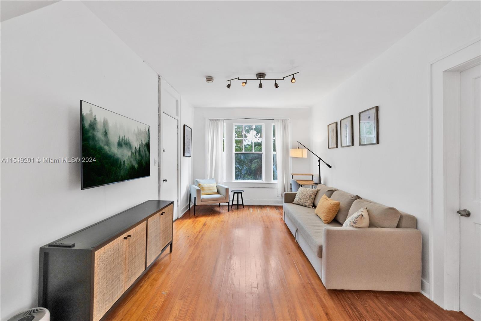 642 Michigan Ave 11, Miami Beach, Florida 33139, 1 Bedroom Bedrooms, ,1 BathroomBathrooms,Residential,For Sale,642 Michigan Ave 11,A11549201