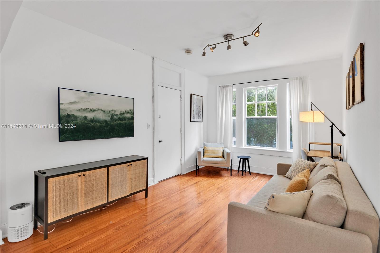 642 Michigan Ave 11, Miami Beach, Florida 33139, 1 Bedroom Bedrooms, ,1 BathroomBathrooms,Residential,For Sale,642 Michigan Ave 11,A11549201