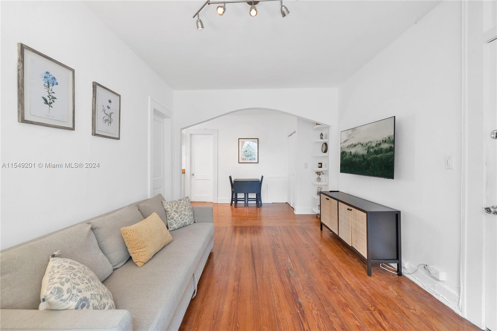 642 Michigan Ave 11, Miami Beach, Florida 33139, 1 Bedroom Bedrooms, ,1 BathroomBathrooms,Residential,For Sale,642 Michigan Ave 11,A11549201