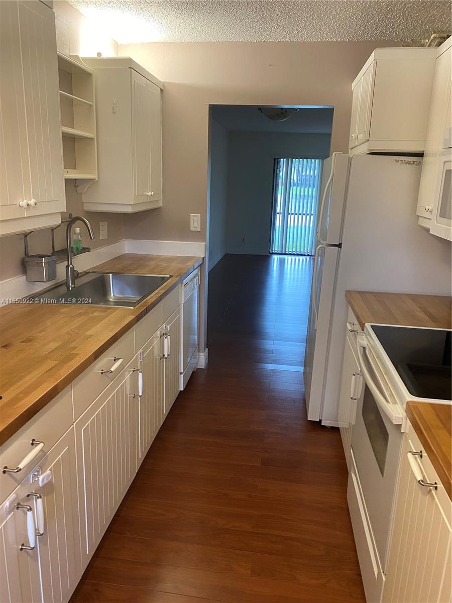9926 Nob Hill Ct, Sunrise, FL, 33351 United States, 2 Bedrooms Bedrooms, ,2 BathroomsBathrooms,Residential,For Sale,Nob Hill Ct,A11550922