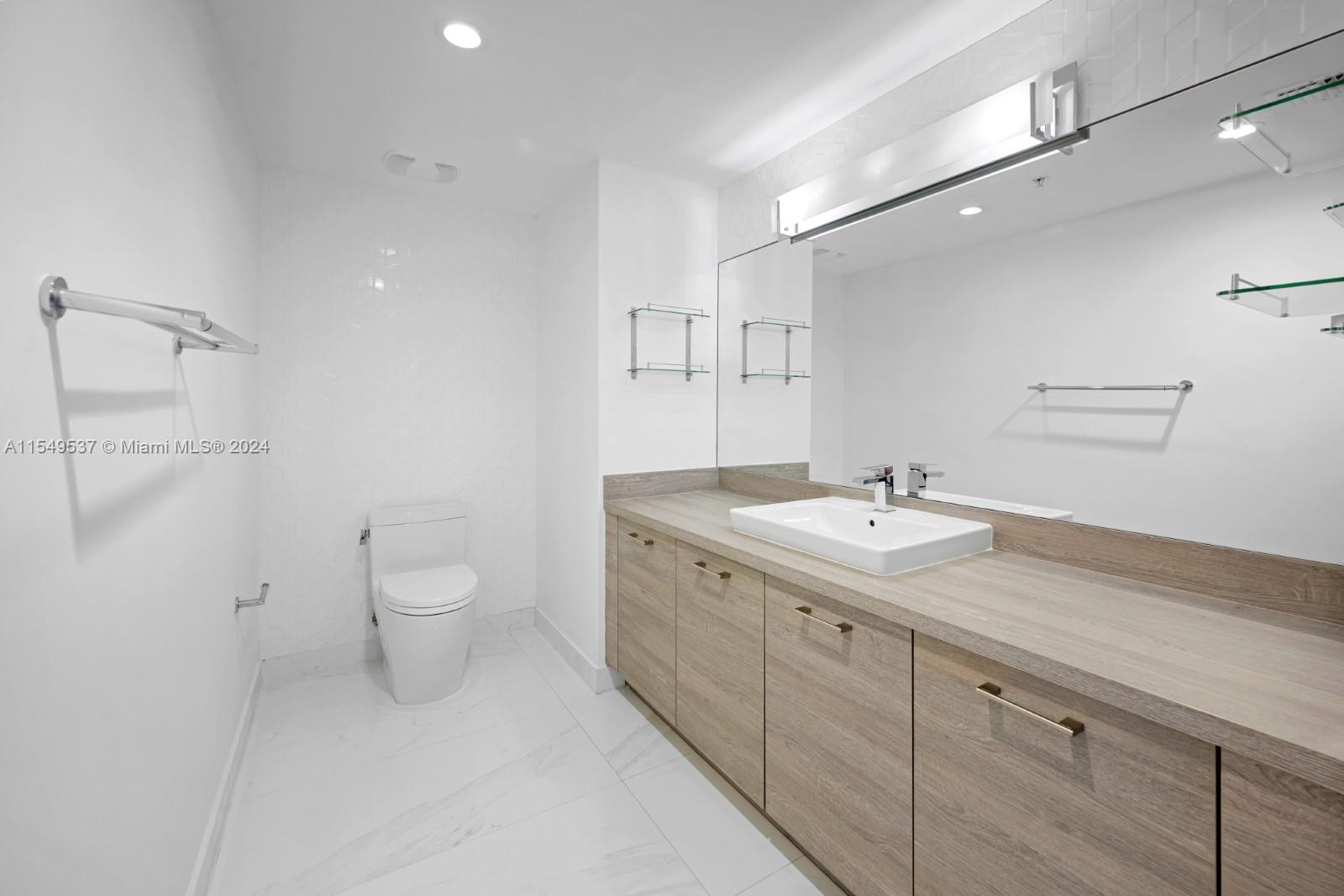 400 Sunny Isles Blvd 705, Sunny Isles Beach, Florida 33160, 3 Bedrooms Bedrooms, ,2 BathroomsBathrooms,Residentiallease,For Rent,400 Sunny Isles Blvd 705,A11549537