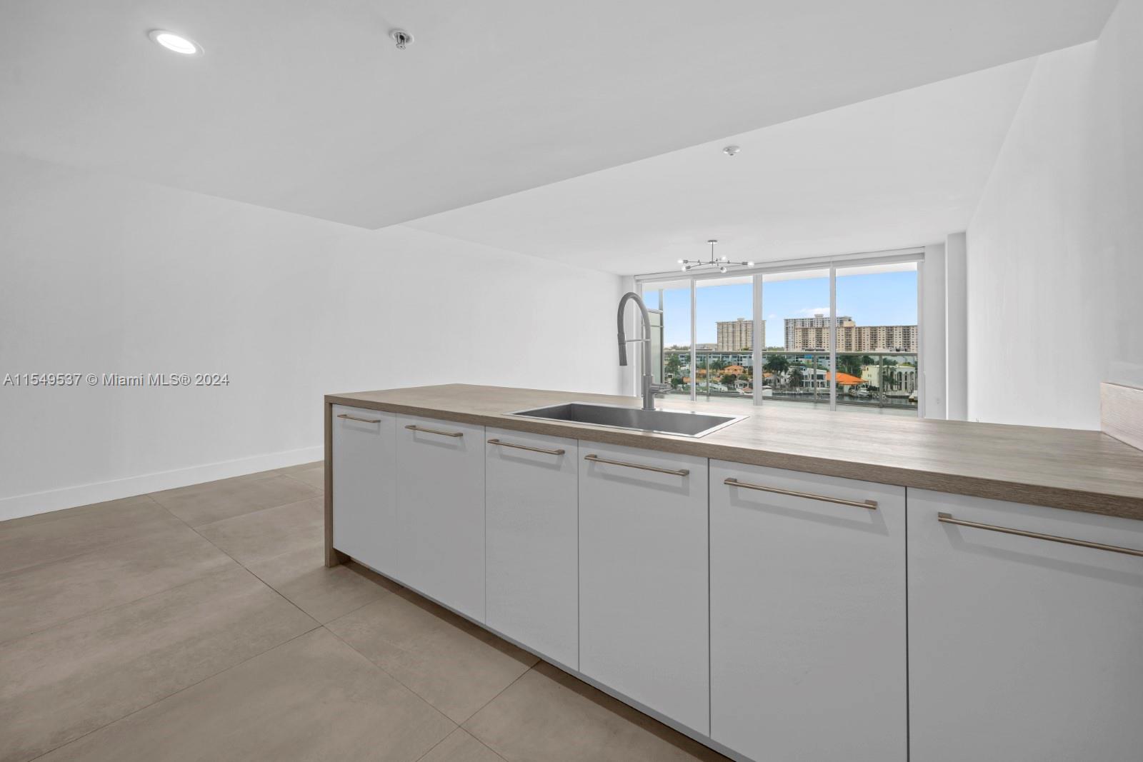 400 Sunny Isles Blvd 705, Sunny Isles Beach, Florida 33160, 3 Bedrooms Bedrooms, ,2 BathroomsBathrooms,Residentiallease,For Rent,400 Sunny Isles Blvd 705,A11549537