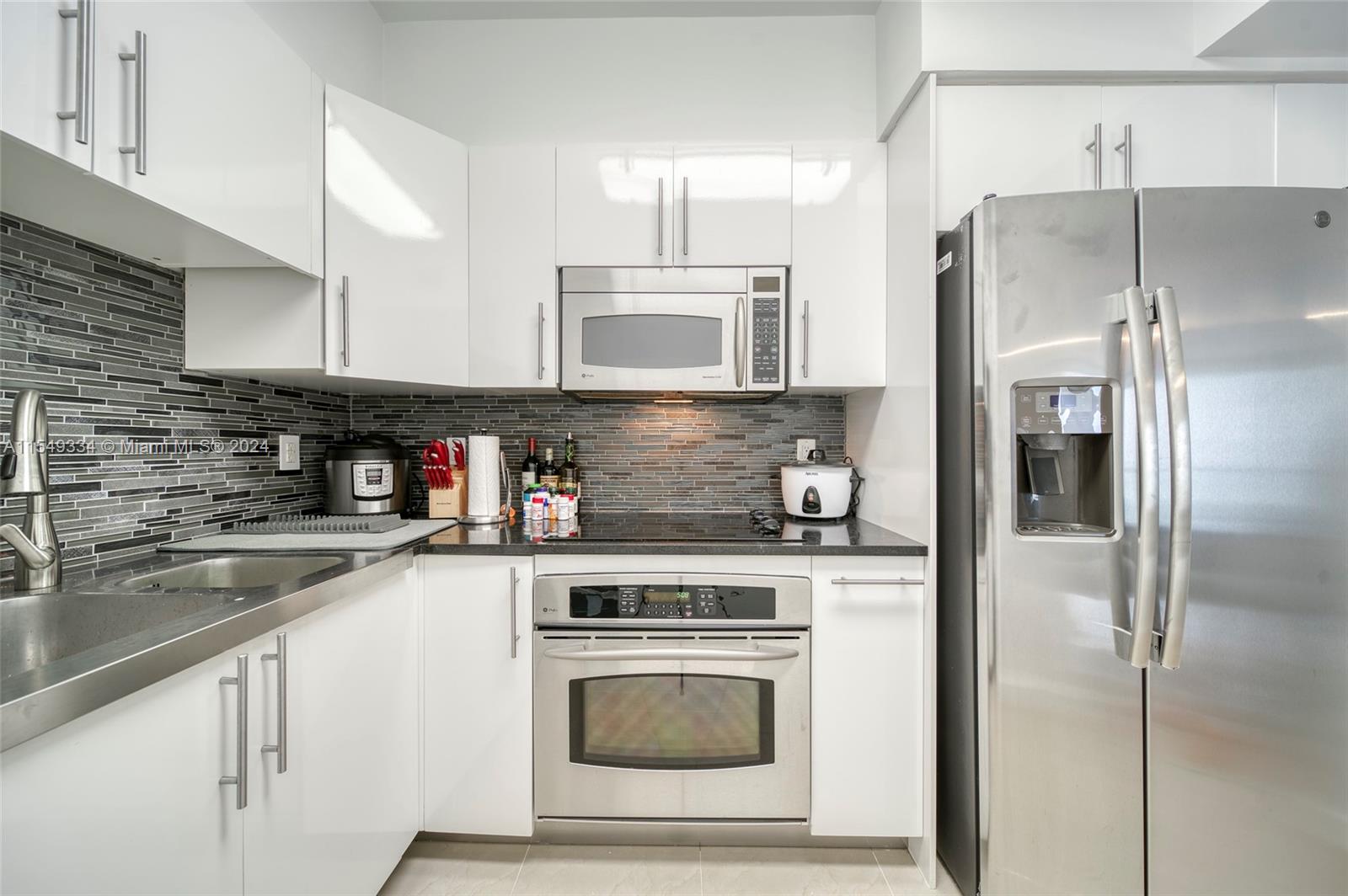 6365 Collins Ave, Miami Beach, FL, 33141 United States, 1 Bedroom Bedrooms, ,1 BathroomBathrooms,Residential,For Sale,Collins Ave,A11549334