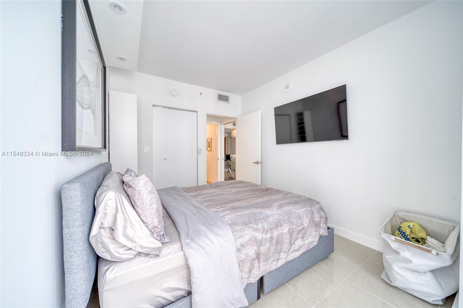 6365 Collins Ave 805, Miami Beach, Florida 33141, 1 Bedroom Bedrooms, ,1 BathroomBathrooms,Residential,For Sale,6365 Collins Ave 805,A11549334