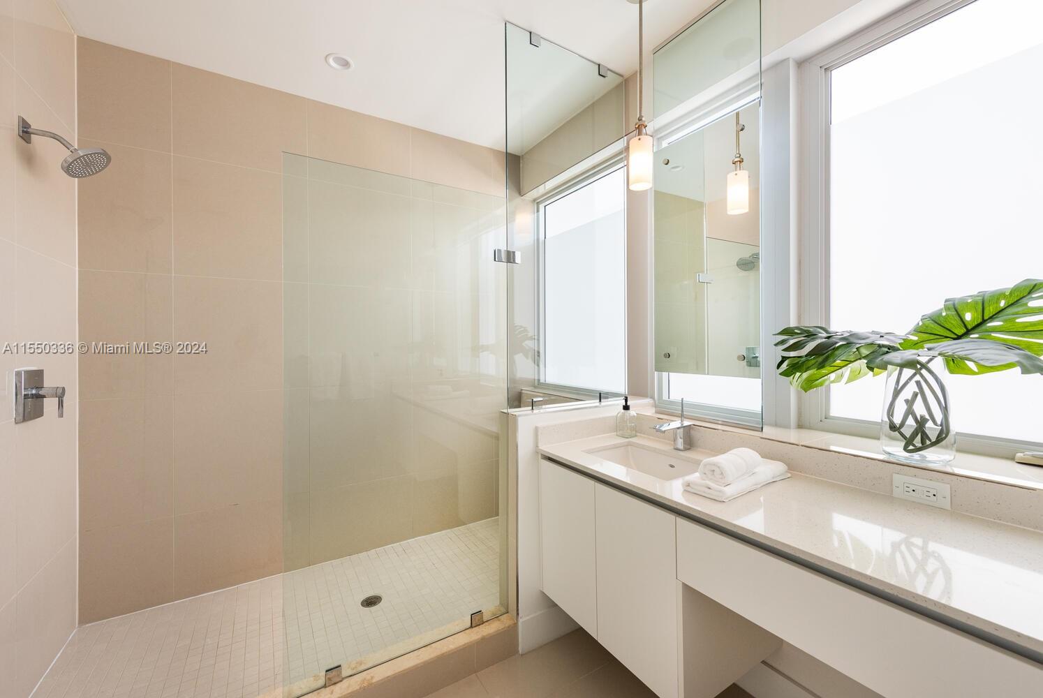 47 SHORE DR, Miami Beach, FL, 33141 United States, 4 Bedrooms Bedrooms, ,4 BathroomsBathrooms,Residential,For Sale,SHORE DR,A11550336