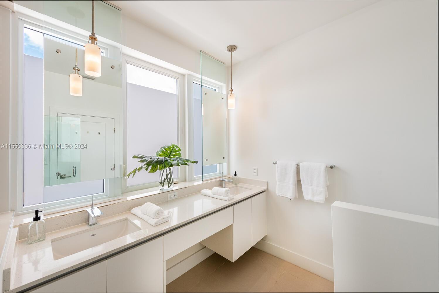 47 SHORE DR, Miami Beach, FL, 33141 United States, 4 Bedrooms Bedrooms, ,4 BathroomsBathrooms,Residential,For Sale,SHORE DR,A11550336