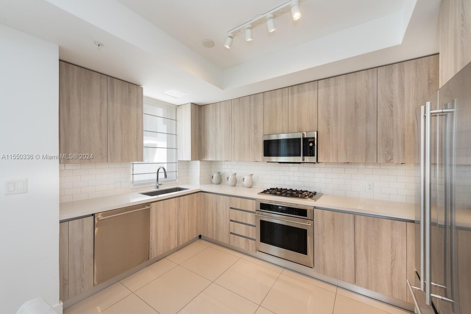47 SHORE DR, Miami Beach, FL, 33141 United States, 4 Bedrooms Bedrooms, ,4 BathroomsBathrooms,Residential,For Sale,SHORE DR,A11550336