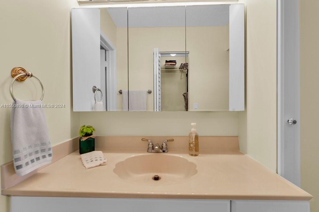 303 Riverside Dr, Pompano Beach, FL, 33062 United States, 1 Bedroom Bedrooms, ,1 BathroomBathrooms,Residential,For Sale,Riverside Dr,A11550498