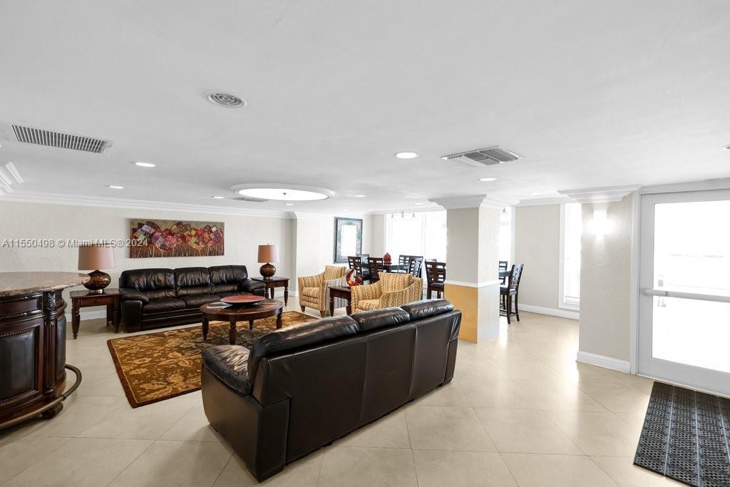 303 Riverside Dr, Pompano Beach, FL, 33062 United States, 1 Bedroom Bedrooms, ,1 BathroomBathrooms,Residential,For Sale,Riverside Dr,A11550498