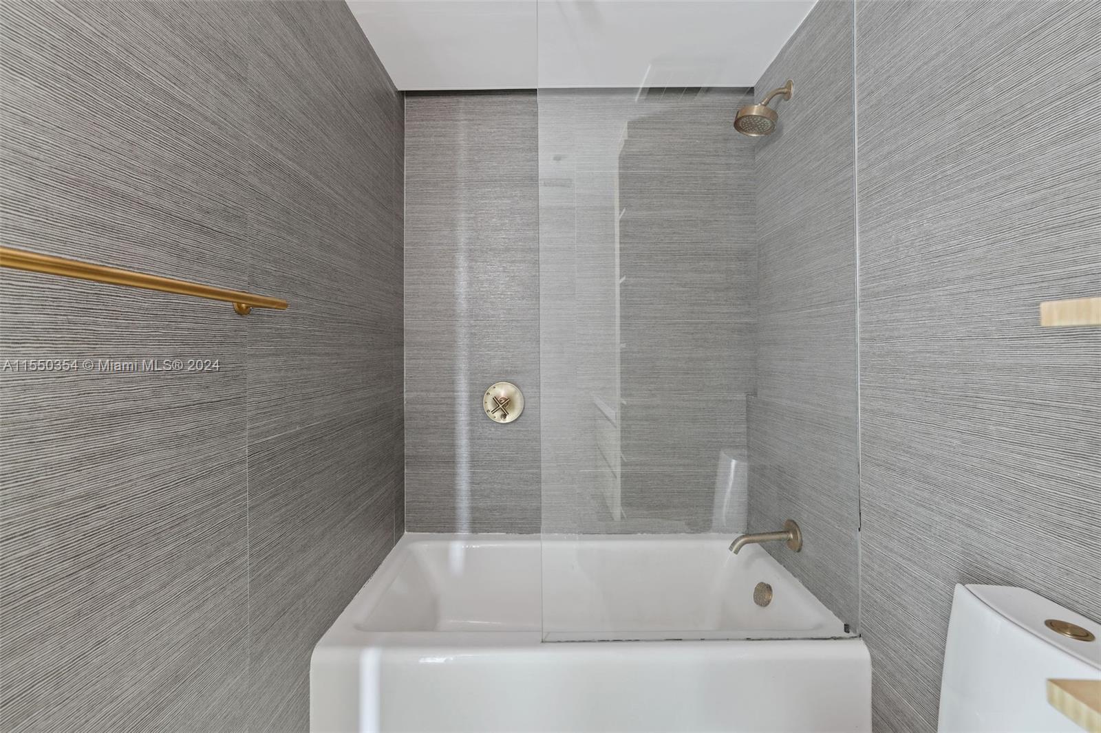 2000 Bayshore Dr, Miami, FL, 33137 United States, 1 Bedroom Bedrooms, ,1 BathroomBathrooms,Residential,For Sale,Bayshore Dr,A11550354