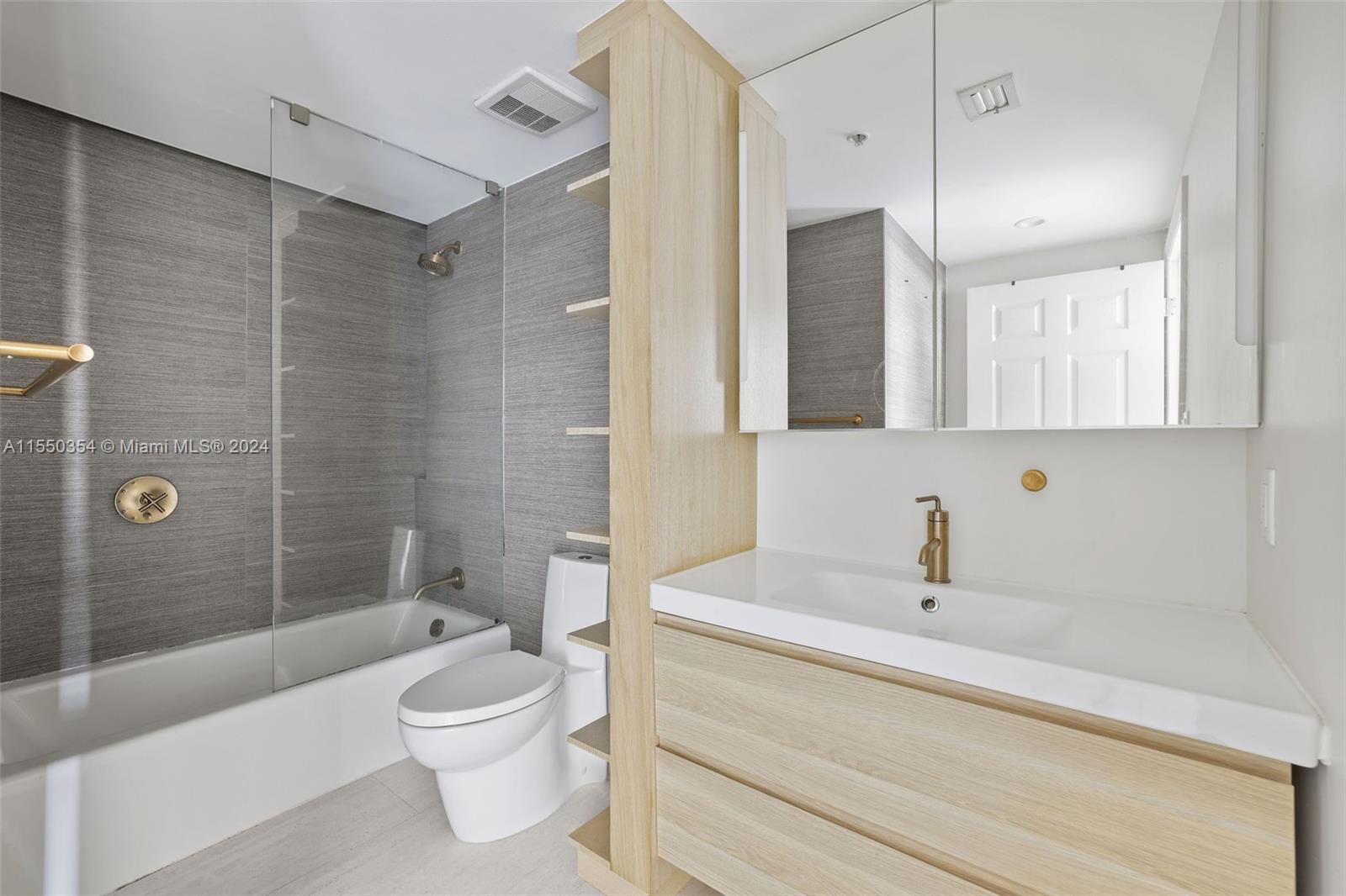 2000 Bayshore Dr, Miami, FL, 33137 United States, 1 Bedroom Bedrooms, ,1 BathroomBathrooms,Residential,For Sale,Bayshore Dr,A11550354