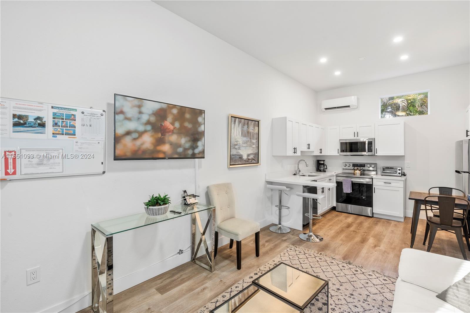 830 SE 14th St 2, Fort Lauderdale, Florida 33316, 1 Bedroom Bedrooms, ,1 BathroomBathrooms,Residentiallease,For Rent,830 SE 14th St 2,A11551093