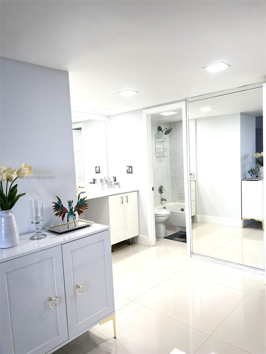 20379 W Country Club Dr 1536, Aventura, Florida 33180, 2 Bedrooms Bedrooms, ,2 BathroomsBathrooms,Residential,For Sale,20379 W Country Club Dr 1536,A11547059