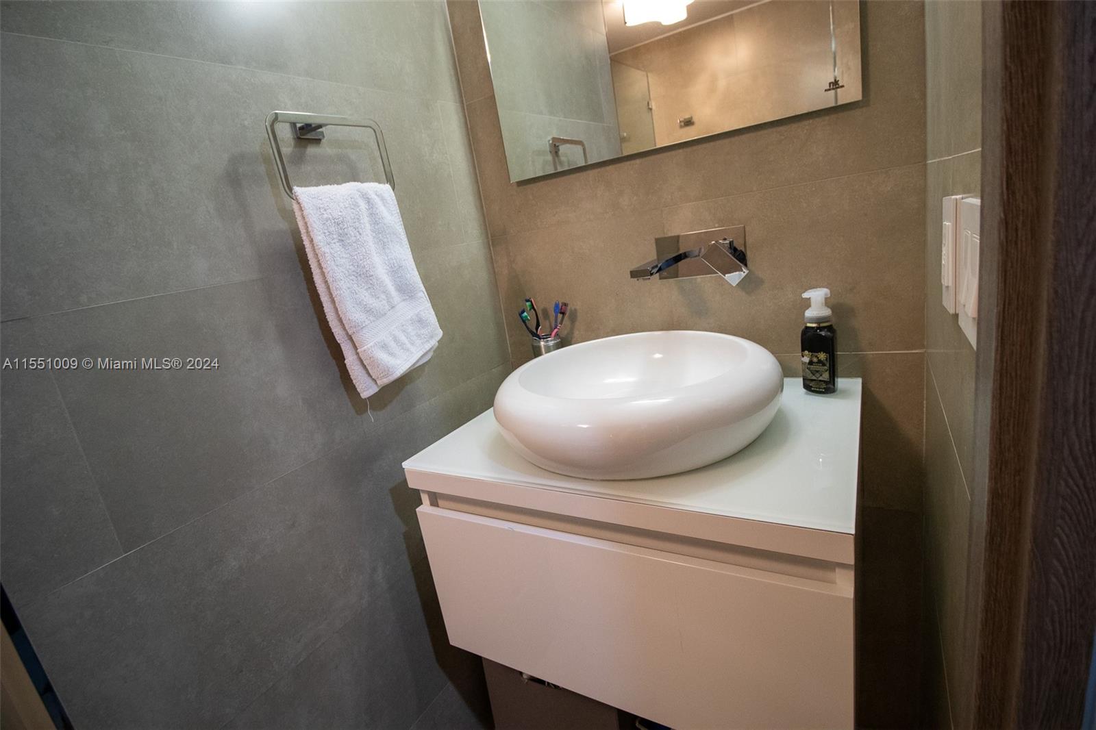 1155 Brickell Bay Dr, Miami, FL, 33131 United States, 2 Bedrooms Bedrooms, ,2 BathroomsBathrooms,Residential,For Sale,Brickell Bay Dr,A11551009