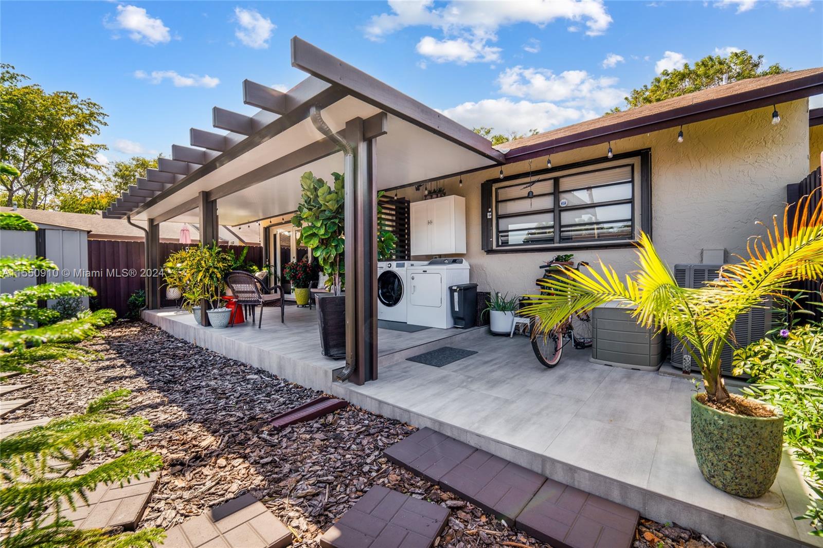 11310 115th Ter, Miami, FL, 33176 United States, 3 Bedrooms Bedrooms, ,2 BathroomsBathrooms,Residential,For Sale,115th Ter,A11550910