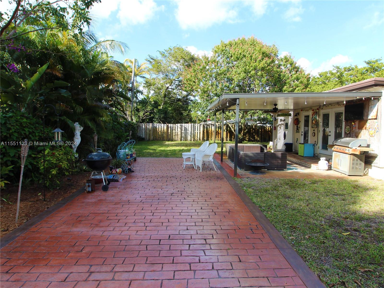 11 Redwood Cir, Plantation, FL, 33317 United States, 3 Bedrooms Bedrooms, ,2 BathroomsBathrooms,Residential,For Sale,Redwood Cir,A11551139