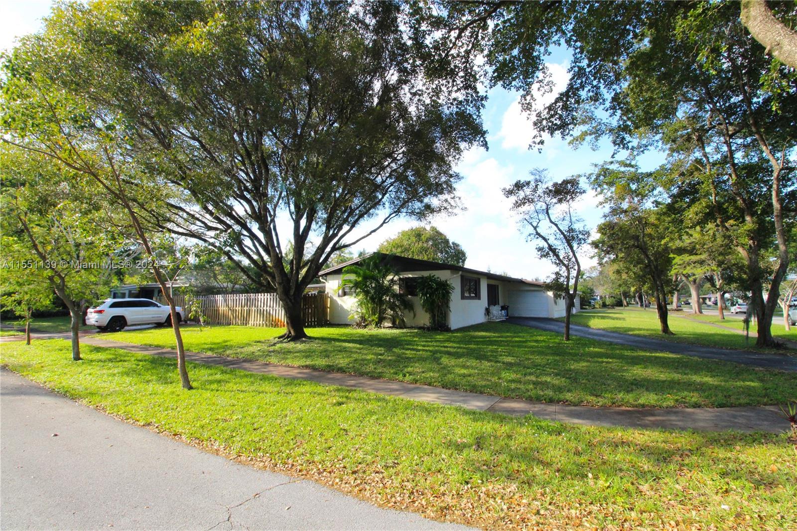 11 Redwood Cir, Plantation, FL, 33317 United States, 3 Bedrooms Bedrooms, ,2 BathroomsBathrooms,Residential,For Sale,Redwood Cir,A11551139
