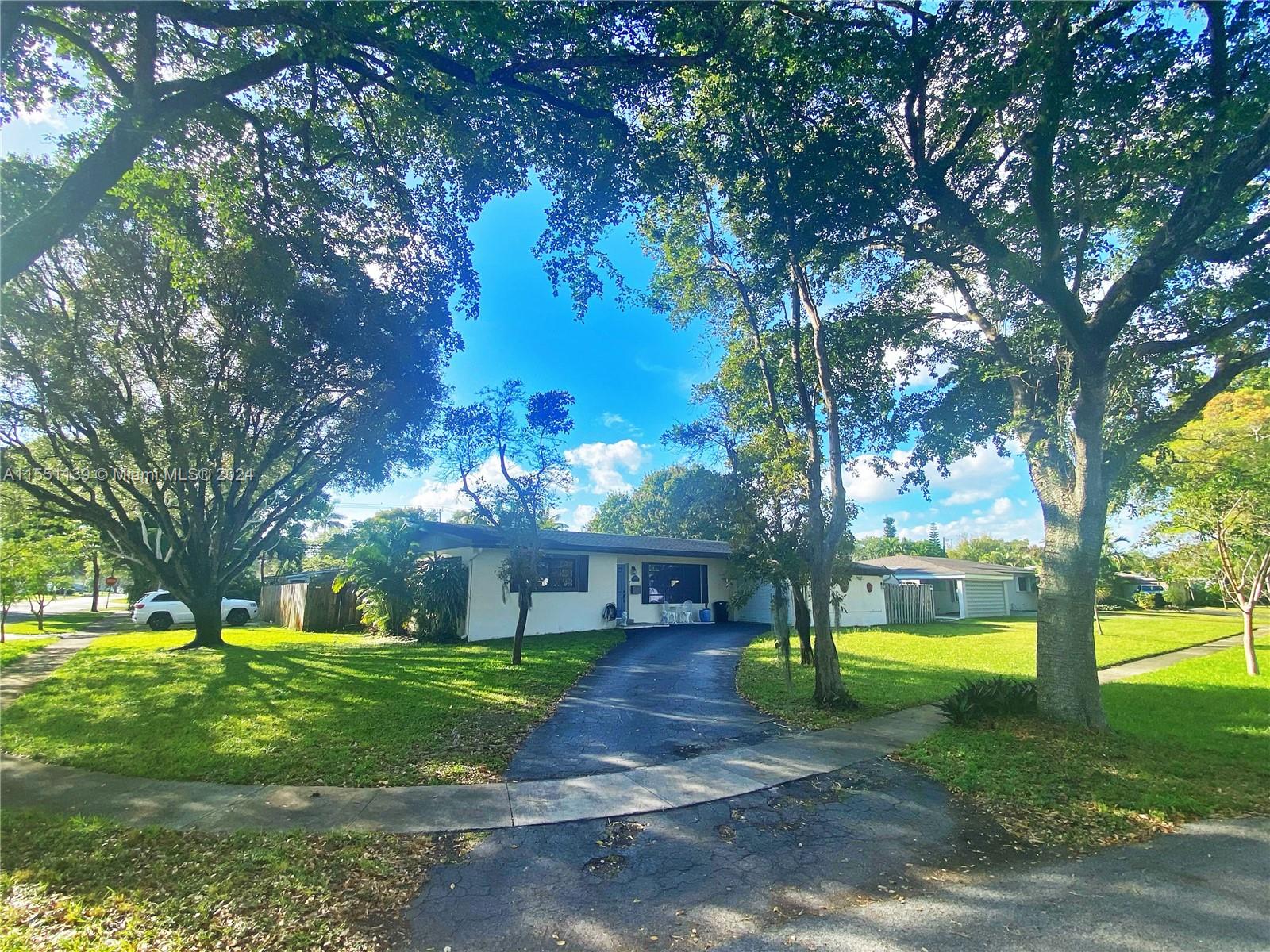 11 Redwood Cir, Plantation, FL, 33317 United States, 3 Bedrooms Bedrooms, ,2 BathroomsBathrooms,Residential,For Sale,Redwood Cir,A11551139