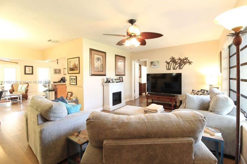 11 Redwood Cir, Plantation, FL, 33317 United States, 3 Bedrooms Bedrooms, ,2 BathroomsBathrooms,Residential,For Sale,Redwood Cir,A11551139