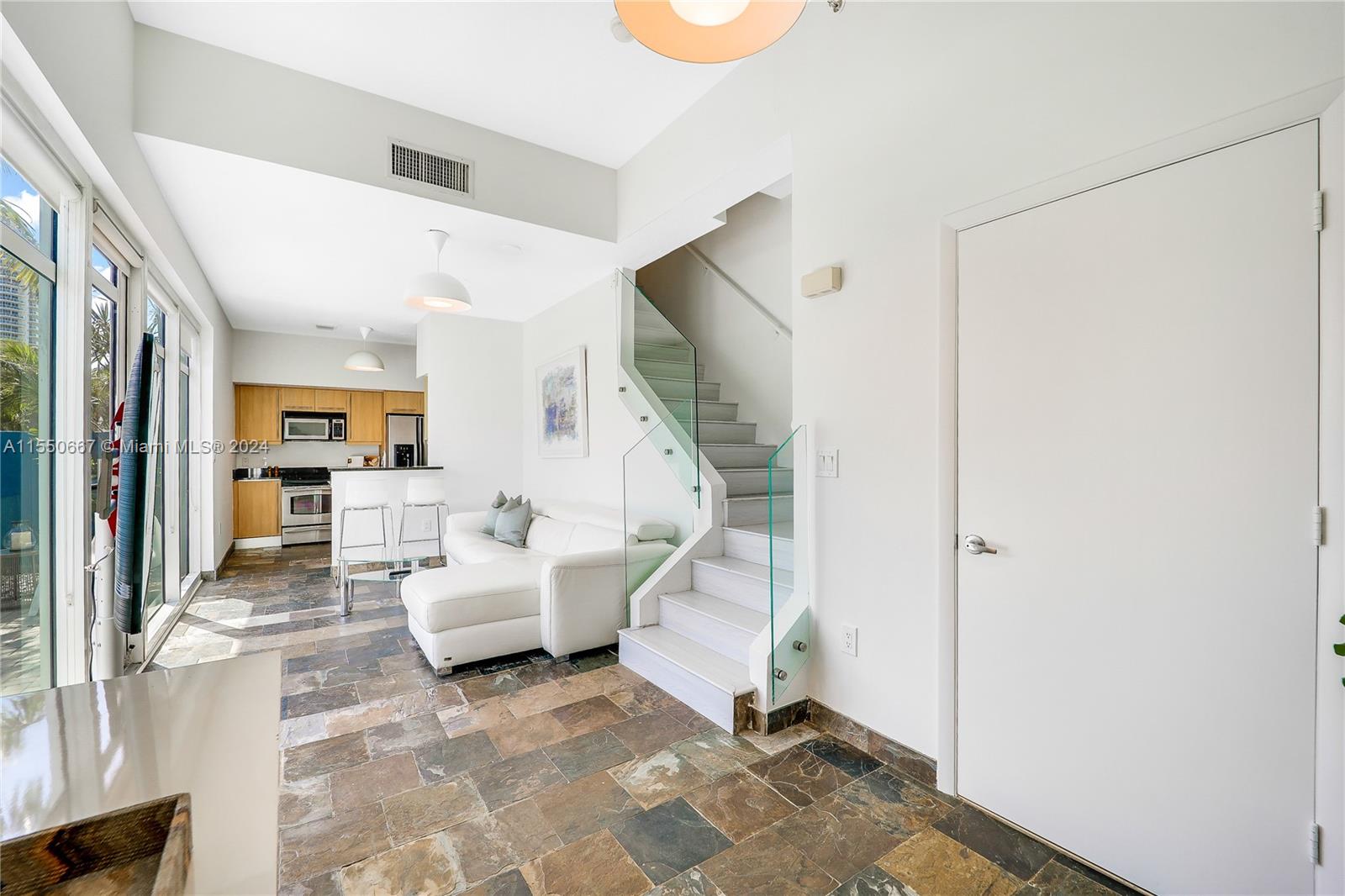 7600 Collins Ave, Miami Beach, FL, 33141 United States, 2 Bedrooms Bedrooms, ,1 BathroomBathrooms,Residential,For Sale,Collins Ave,A11550667